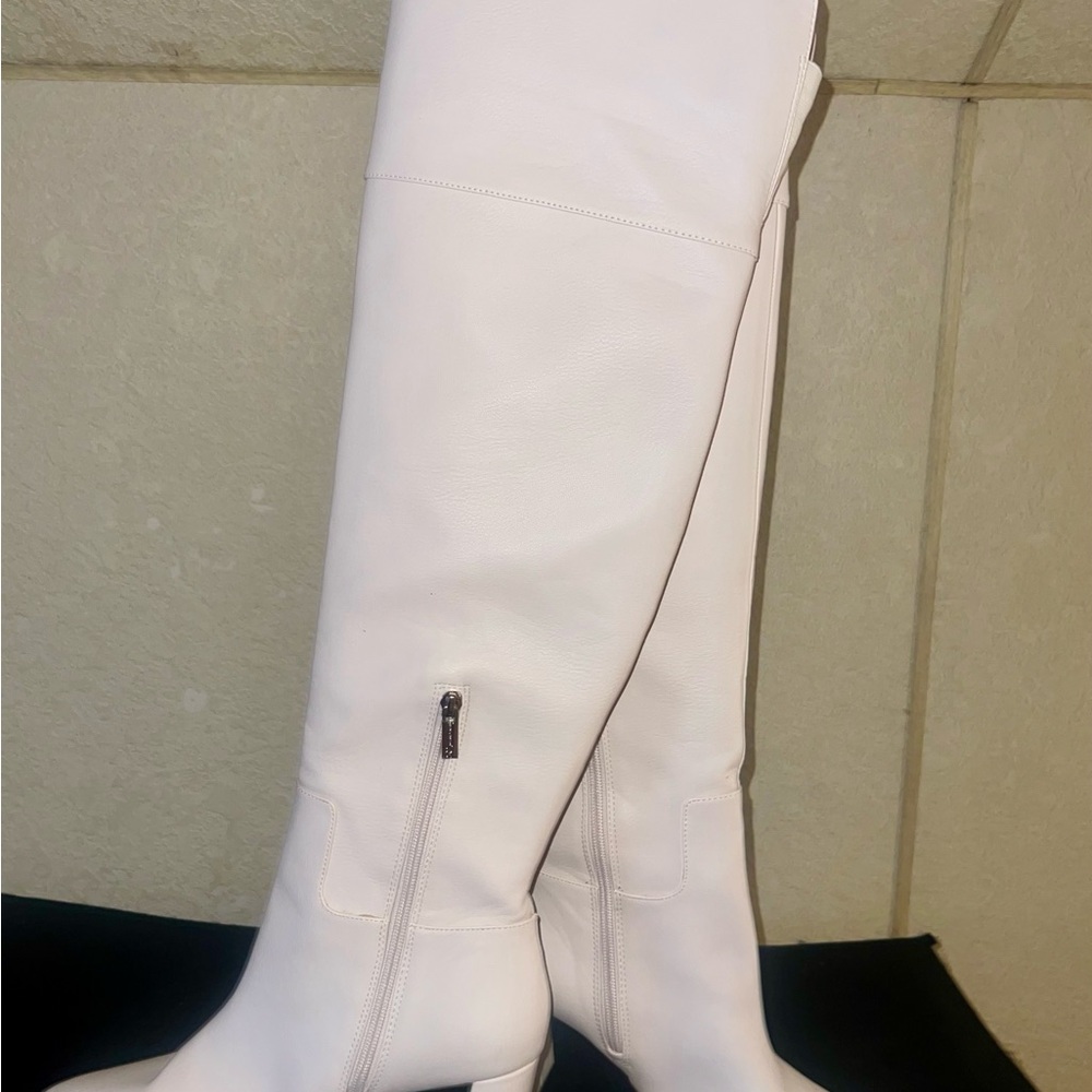 Jessica Simpson: Chic White Over the Knee Boots